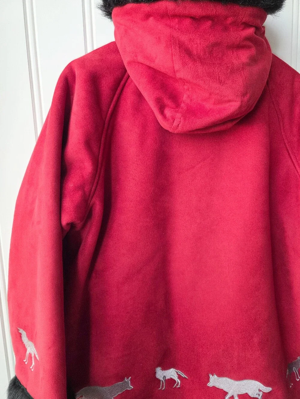 Vintage Northern Lifestyles Faux Fur Indigenous Wolf Tribal Winter Red Parka - Picture 11 of 13